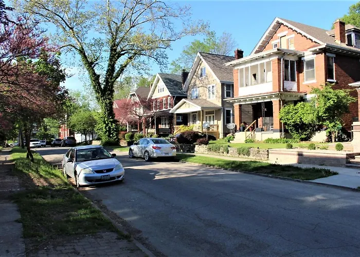 Chic 2br Near Dt, 8 Min Walk To Park&conservatory Holiday home Columbus