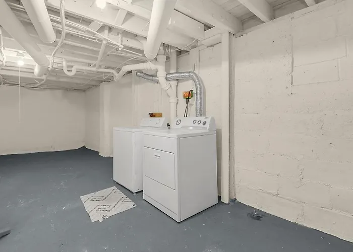 Holiday home Chic 2br Near Dt, 8 Min Walk To Park&conservatory *