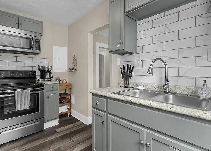 Chic 2br Near Dt, 8 Min Walk To Park&conservatory Holiday home Columbus