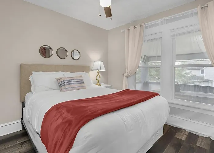 Chic 2br Near Dt, 8 Min Walk To Park&conservatory
